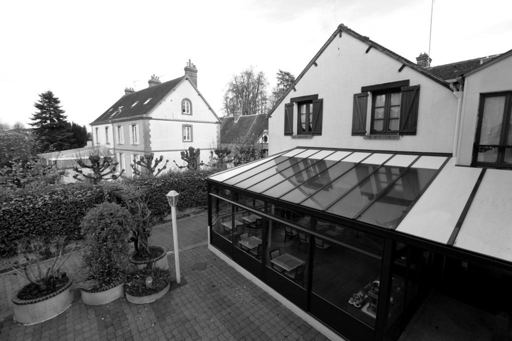 Hotel Auberge La Pomme De Pin Senonches Habitación foto
