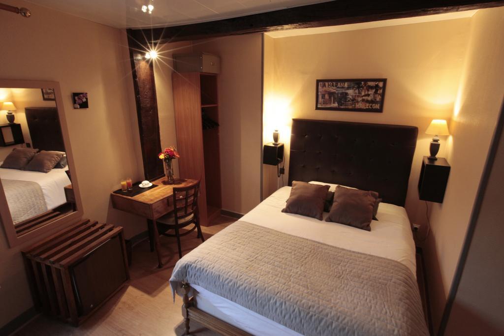 Hotel Auberge La Pomme De Pin Senonches Habitación foto