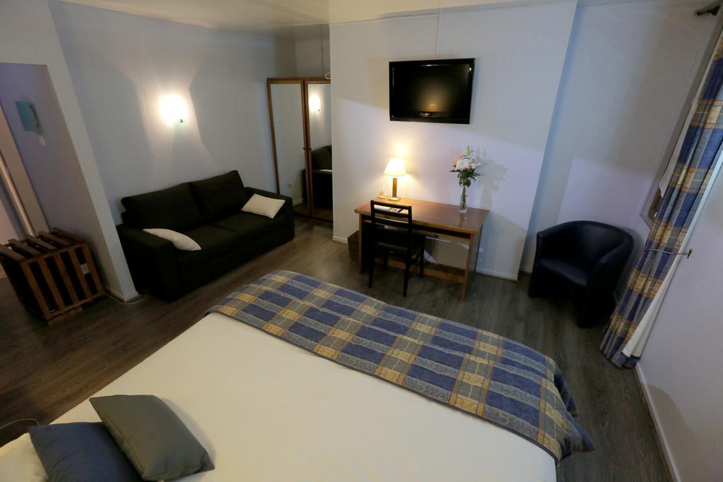Hotel Auberge La Pomme De Pin Senonches Habitación foto
